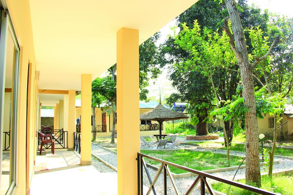 Chitwan Safari Camp & Lodge Sauraha Bagian luar foto
