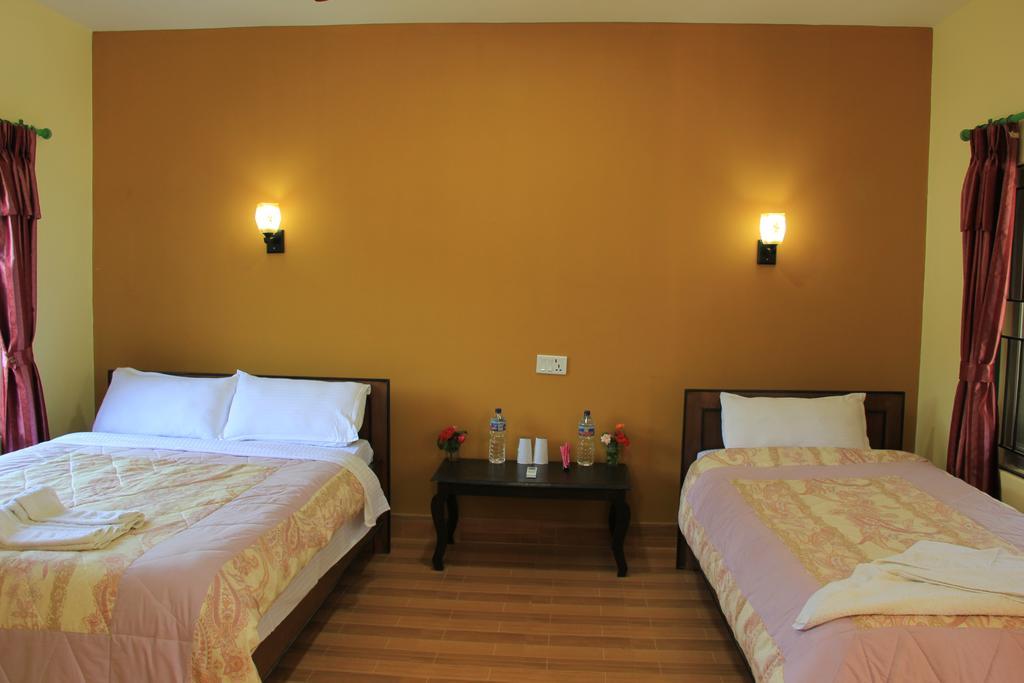 Chitwan Safari Camp & Lodge Sauraha Bagian luar foto