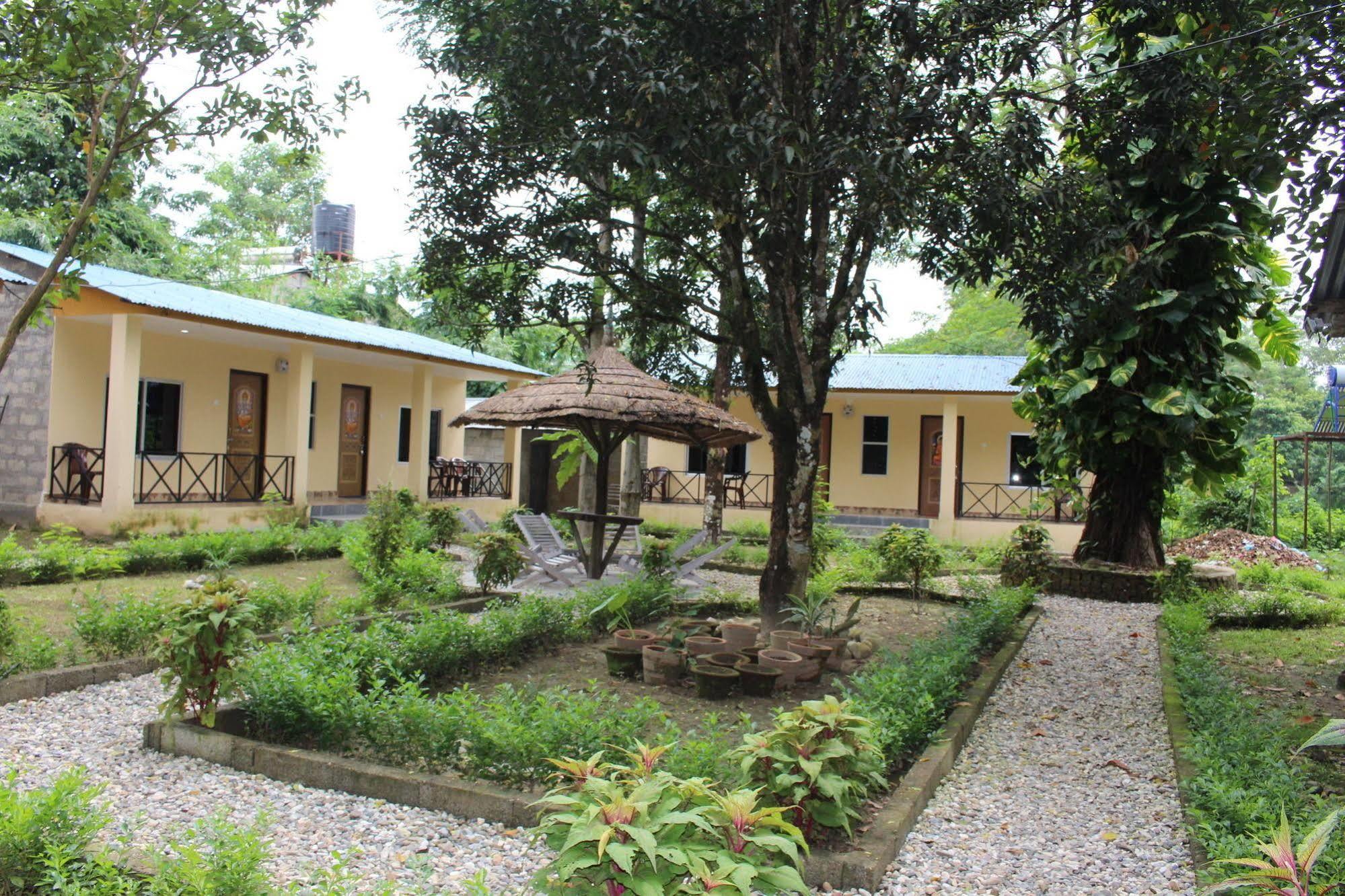 Chitwan Safari Camp & Lodge Sauraha Bagian luar foto